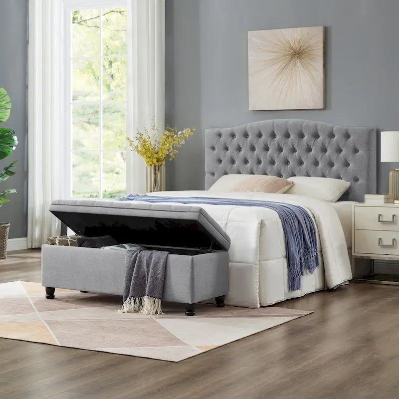 Banc de rangement capitonné en lin avec pieds en bois fuselés