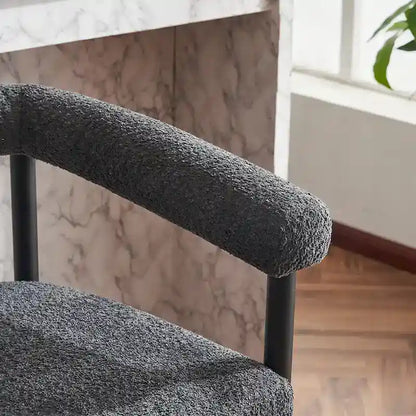 Ensemble de 2 tabourets de bar modernes en boucle, hauteur comptoir, avec structure en métal et accoudoirs, pour îlot de cuisine ou salle à manger.