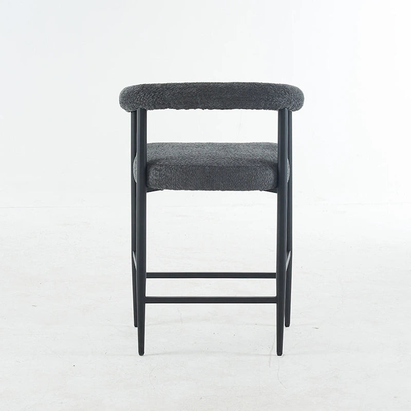 Ensemble de 2 tabourets de bar modernes en boucle, hauteur comptoir, avec structure en métal et accoudoirs, pour îlot de cuisine ou salle à manger.