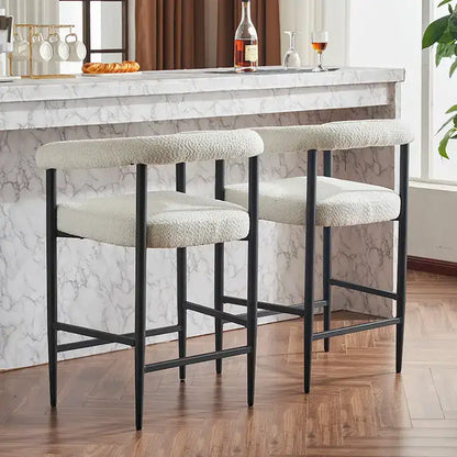 Ensemble de 2 tabourets de bar modernes en boucle, hauteur comptoir, avec structure en métal et accoudoirs, pour îlot de cuisine ou salle à manger.