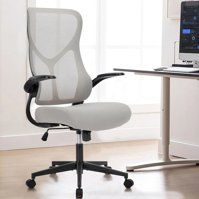 Chaise de bureau ergonomique et confortable, dotée de fonctions réglables pour un soutien et une relaxation optimaux.