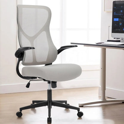 Chaise de bureau ergonomique et confortable, dotée de fonctions réglables pour un soutien et une relaxation optimaux.