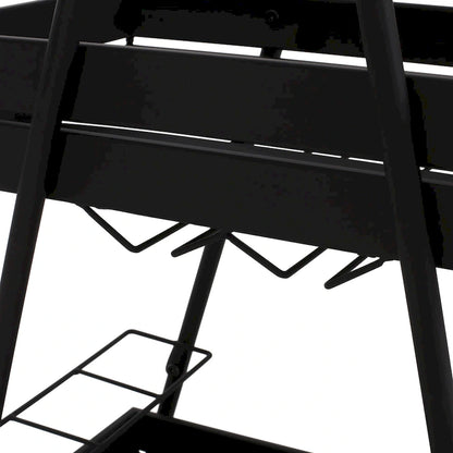 Chariot de bar industriel moderne avec structure en fer, design inspiré d'une brouette, porte-bouteilles de vin et roulettes pour un déplacement aisé.