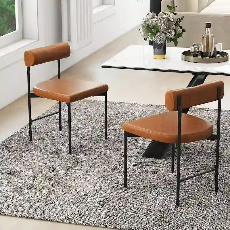 Ensemble de 2 chaises de salle à manger Gymax, revêtues de similicuir, pour la cuisine.