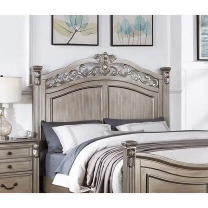 Lit California King Size 1 pièce, style classique, argent antique, tête et pied de lit au design unique.