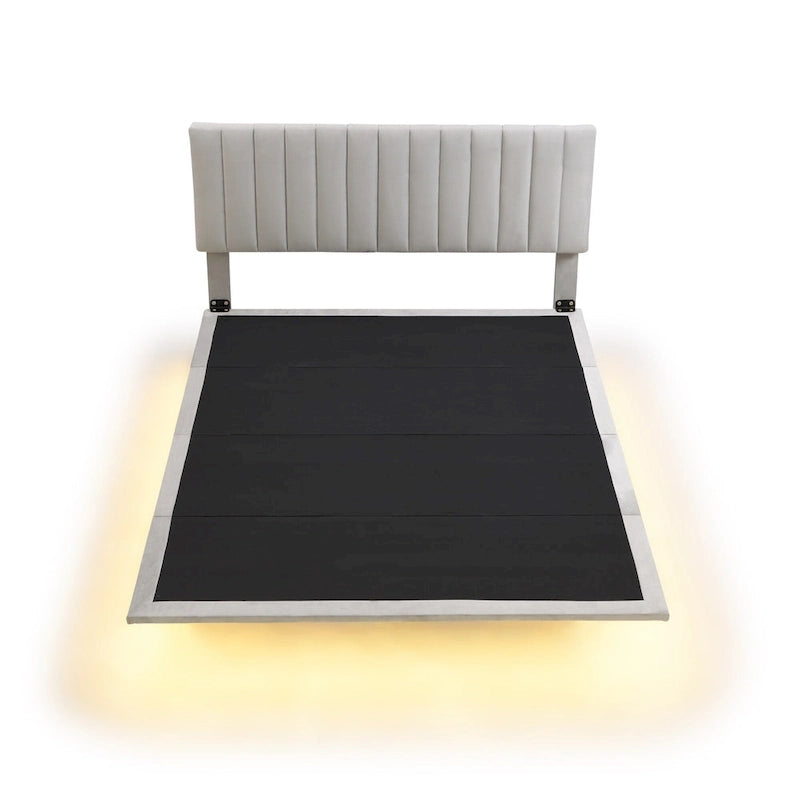 Lit Queen Size gris en velours capitonné avec éclairage à détecteur de mouvement, plateforme suspendue et tête de lit.