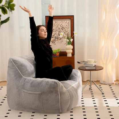 Pouf en fausse fourrure avec dossier, rembourrage en mousse déchiquetée haute densité et design polyvalent