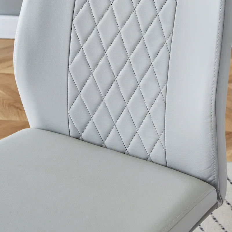 Ensemble table et chaises de salle à manger modernes en verre trempé avec piètement en forme de U à motif marbre et chaises rembourrées en PU