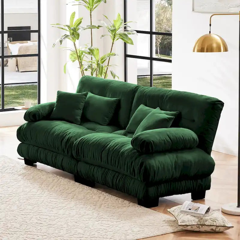 Canapé 2 places Cloud Couch pour salon, en chenille verte, avec 2 coussins lombaires et 2 coussins décoratifs.