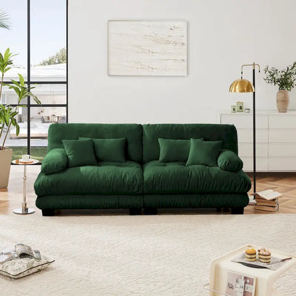 Canapé 2 places Cloud Couch pour salon, en chenille verte, avec 2 coussins lombaires et 2 coussins décoratifs.