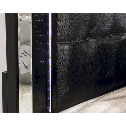 Lit Derc moderne en bois massif capitonné avec panneau rembourré et éclairage LED, par Furniture of America