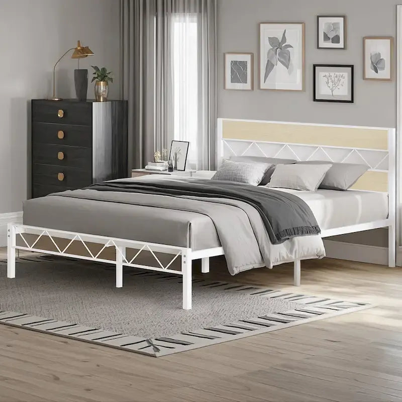 Cadre de lit en métal avec tête de lit en bois brun, sommier non nécessaire