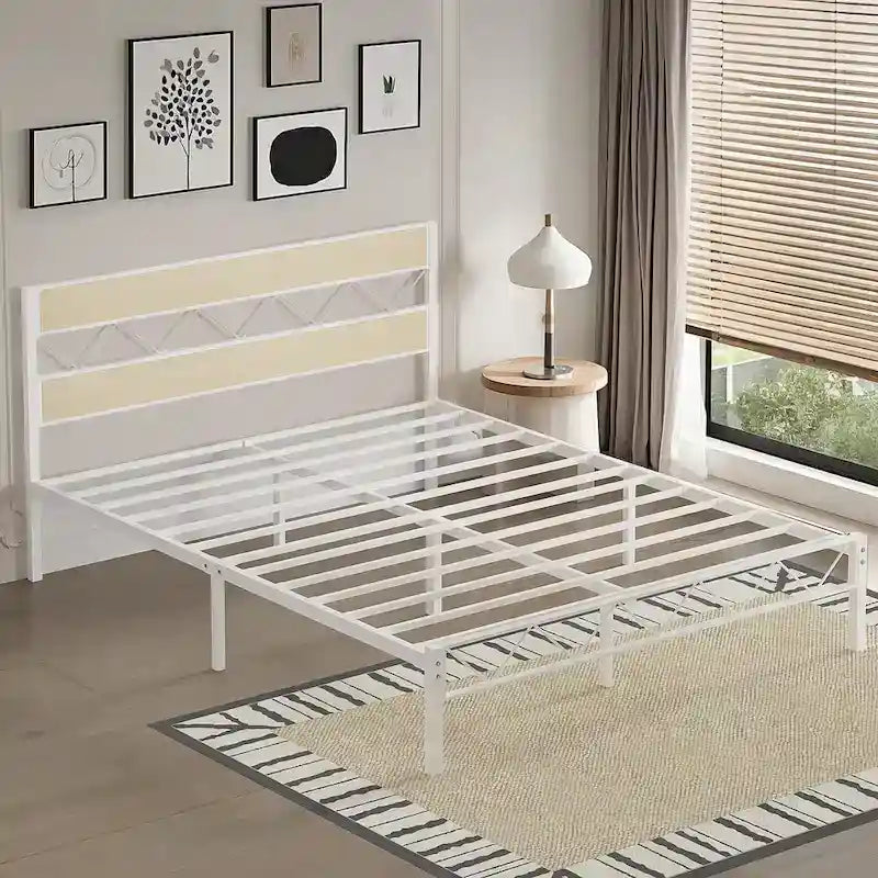 Cadre de lit en métal avec tête de lit en bois brun, sommier non nécessaire