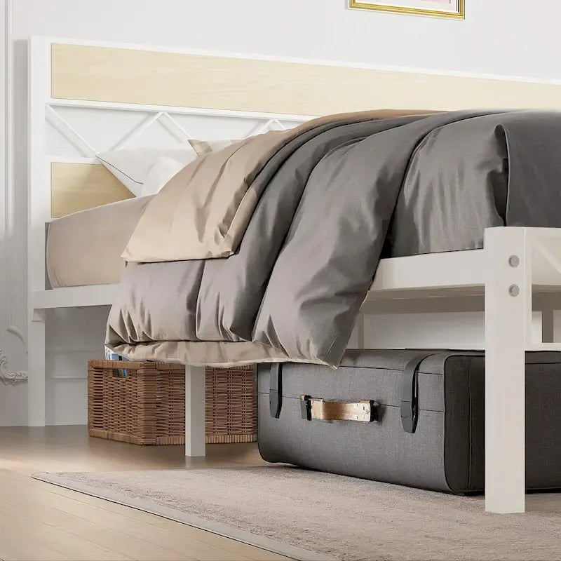 Cadre de lit en métal avec tête de lit en bois brun, sommier non nécessaire