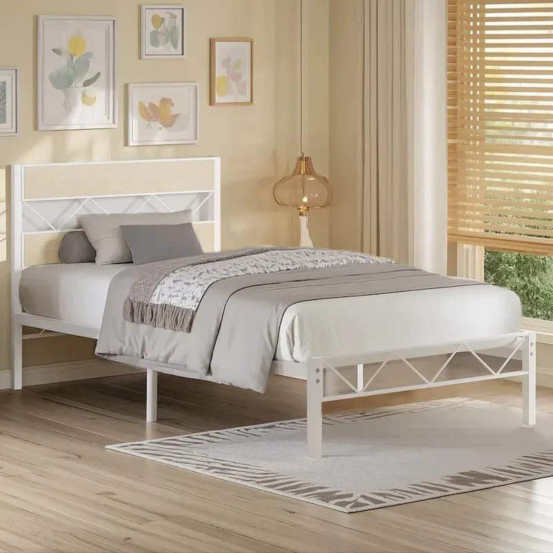 Cadre de lit en métal avec tête de lit en bois brun, sommier non nécessaire