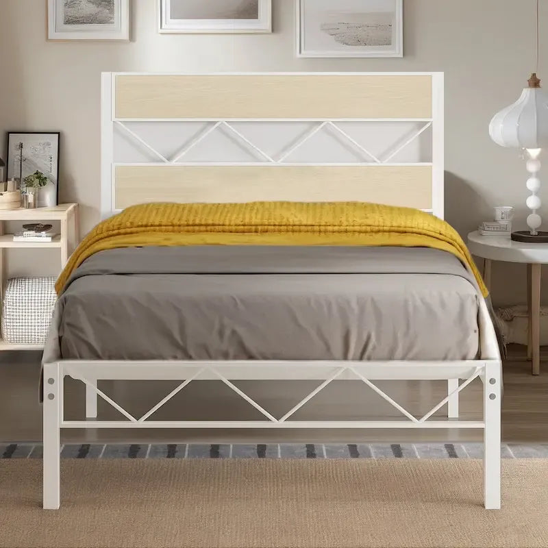 Cadre de lit en métal avec tête de lit en bois brun, sommier non nécessaire