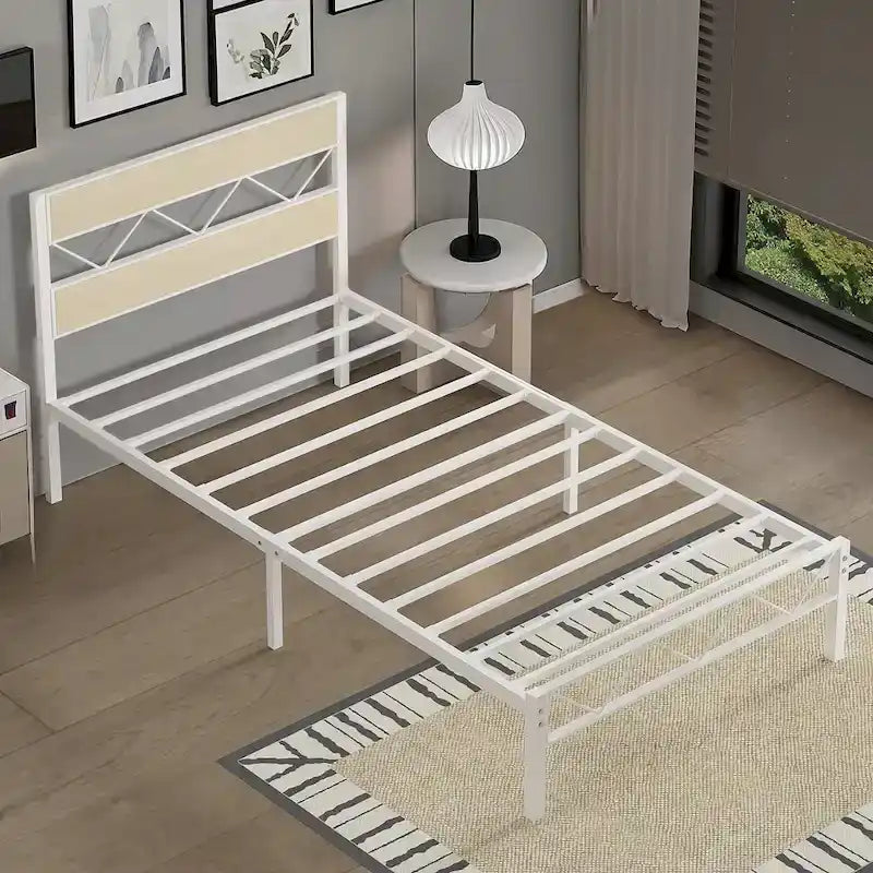 Cadre de lit en métal avec tête de lit en bois brun, sommier non nécessaire