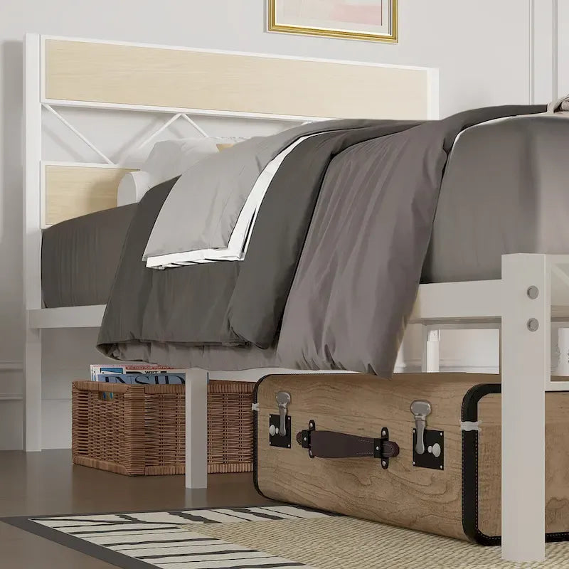 Cadre de lit en métal avec tête de lit en bois brun, sommier non nécessaire