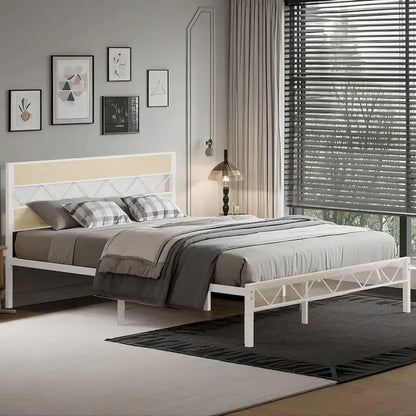 Cadre de lit en métal avec tête de lit en bois brun, sommier non nécessaire