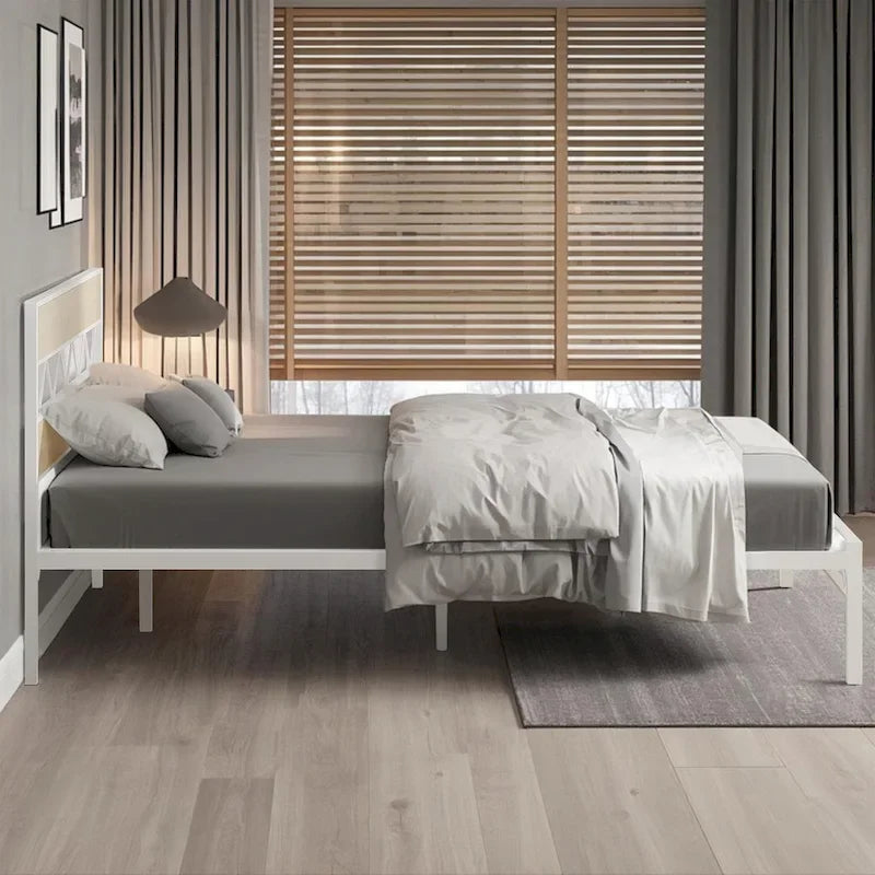 Cadre de lit en métal avec tête de lit en bois brun, sommier non nécessaire