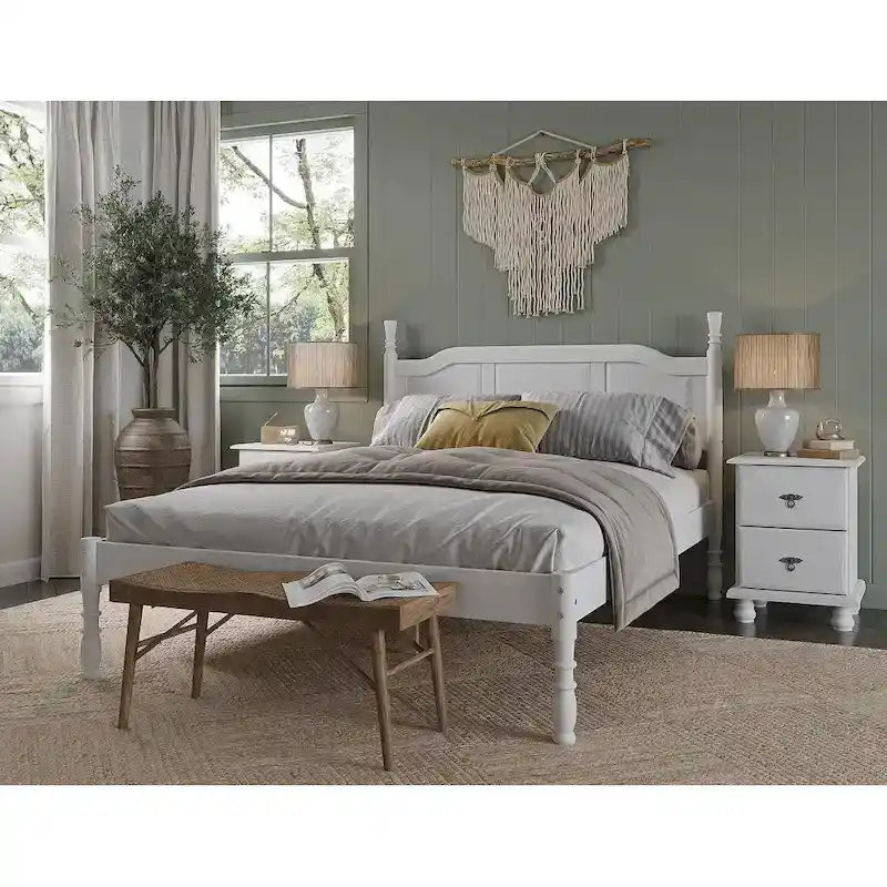 Lit Kyle Queen en bois massif, plateforme surélevée et montants tournés, par Palace Imports