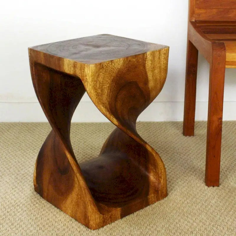 Tabouret Haussmann Original Wood Twist 12 x 12 x 18 po, finition noyer huilé