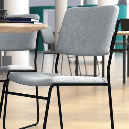 Chaise empilable haute densité d'une capacité de 227 kg (500 lb) avec piètement luge