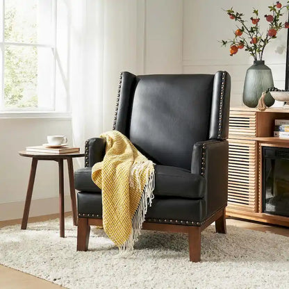 Fauteuil Lourdes en cuir véritable avec structure en bois massif et coussin d'assise amovible par HULALA HOME