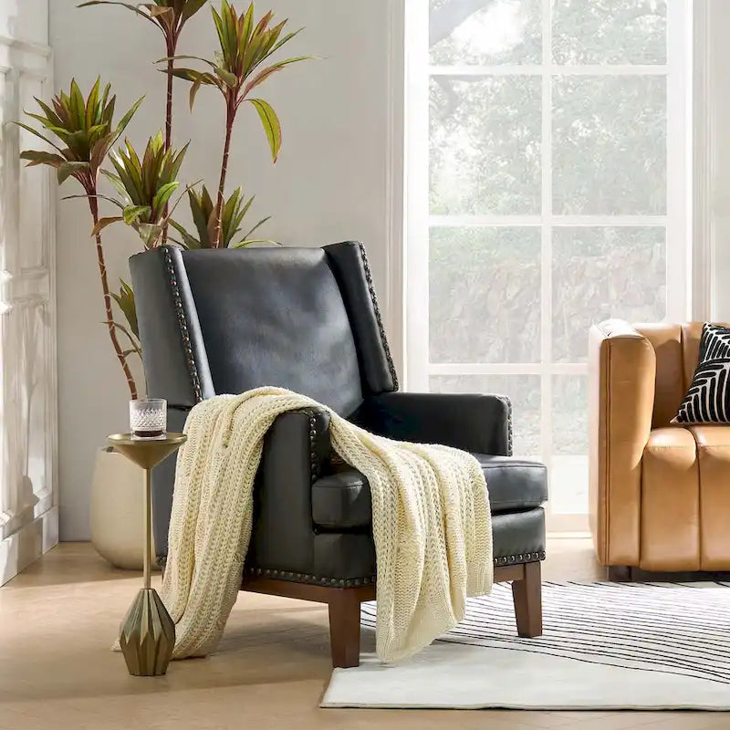 Fauteuil Lourdes en cuir véritable avec structure en bois massif et coussin d'assise amovible par HULALA HOME
