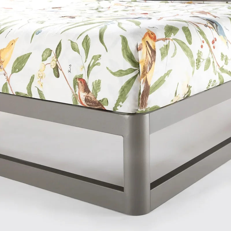 Cadre de lit plateforme en métal robuste Porch &amp; Den McCamant de 9 pouces