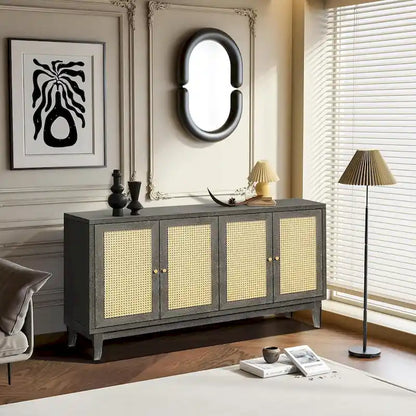 Buffet en rotin de qualité supérieure, fabriqué artisanalement par Roomfitters, avec 4 portes en rotin.