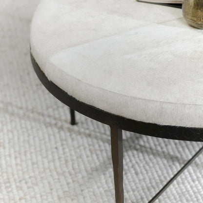 Table basse Classic Home Bose en cuir.