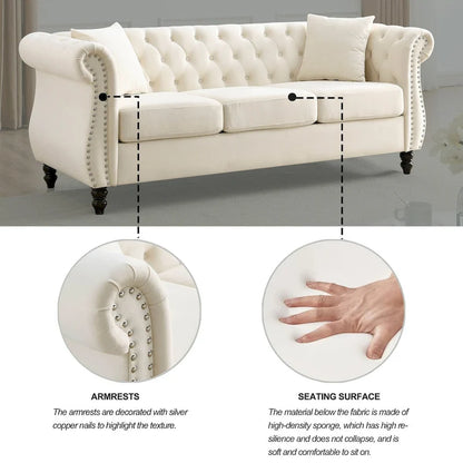 Canapé Chesterfield 3 places en velours beige, accoudoirs arrondis, finition cloutée