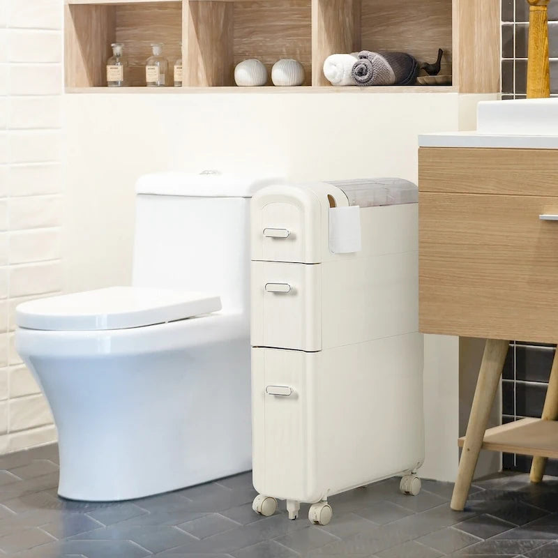 Armoire de rangement pour papier toilette à côté des toilettes, idéale pour les petites salles de bain.